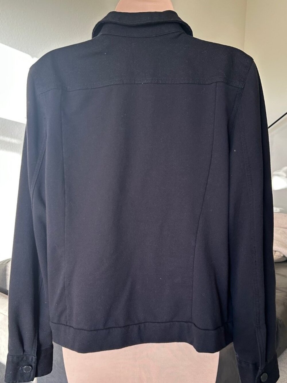 BELLE BY KIM GRAVEL Black Twill Denim Trucker Jacket Knit Back & Sleeves M EUC - Picture 7 of 11